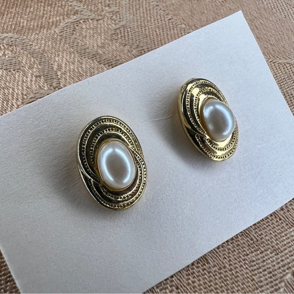 VINTAGE GOLD FAUX PEARL EARRINGS RETRO PINUP POST BACKING GLAM EVENT FORMAL - Picture 4 of 6